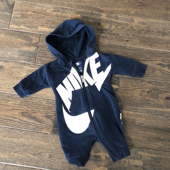 nike zip up sweat suit